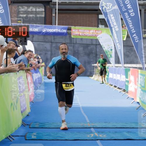 10.08.2025 - GEWOBA Citytriathlon Bremen H.Heesch http://msf.ph/oto/8552423 10.08.2025 11:21:51 Ziel 422 meine-sportfotos.de