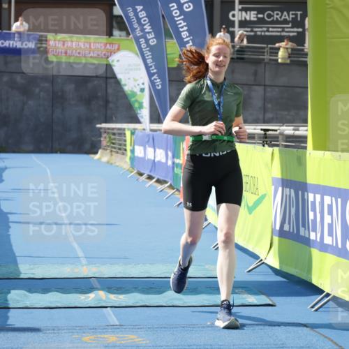 10.08.2025 - GEWOBA Citytriathlon Bremen H.Heesch http://msf.ph/oto/8552424 10.08.2025 12:05:35 Ziel  meine-sportfotos.de
