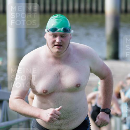 10.08.2025 - GEWOBA Citytriathlon Bremen H.Heesch http://msf.ph/oto/8552425 10.08.2025 10:29:00 Schwimmen 11, 37, 39, 77, 79, 177, 195 meine-sportfotos.de