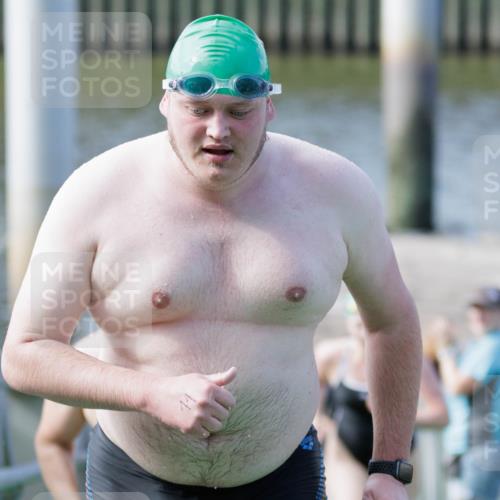 10.08.2025 - GEWOBA Citytriathlon Bremen H.Heesch http://msf.ph/oto/8552430 10.08.2025 10:29:00 Schwimmen 11, 37, 39, 77, 79, 177, 195 meine-sportfotos.de