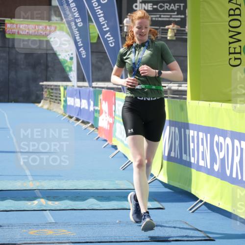 10.08.2025 - GEWOBA Citytriathlon Bremen H.Heesch http://msf.ph/oto/8552431 10.08.2025 12:05:35 Ziel  meine-sportfotos.de