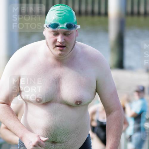 10.08.2025 - GEWOBA Citytriathlon Bremen H.Heesch http://msf.ph/oto/8552433 10.08.2025 10:29:00 Schwimmen 11, 37, 39, 77, 79, 177, 195 meine-sportfotos.de