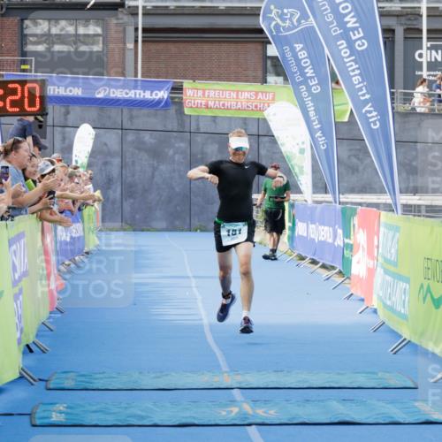 10.08.2025 - GEWOBA Citytriathlon Bremen H.Heesch http://msf.ph/oto/8552434 10.08.2025 11:22:01 Ziel 181 meine-sportfotos.de