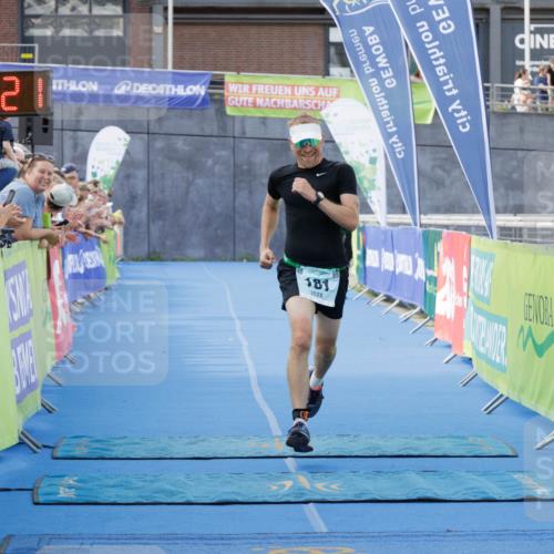 10.08.2025 - GEWOBA Citytriathlon Bremen H.Heesch http://msf.ph/oto/8552441 10.08.2025 11:22:02 Ziel 181 meine-sportfotos.de