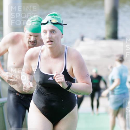10.08.2025 - GEWOBA Citytriathlon Bremen H.Heesch http://msf.ph/oto/8552442 10.08.2025 10:29:03 Schwimmen 11, 37, 39, 77, 79, 167, 177, 195 meine-sportfotos.de