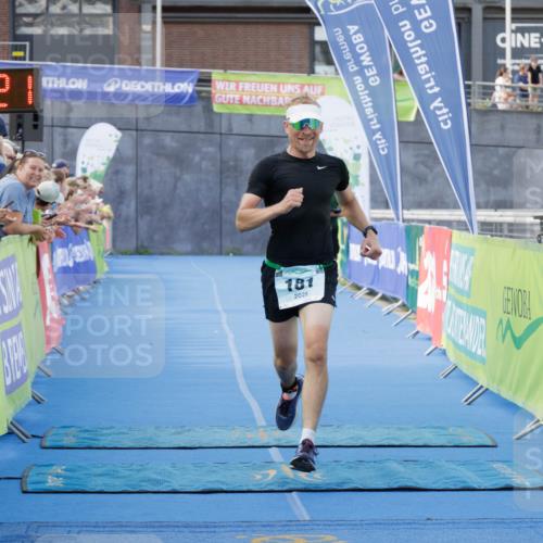 10.08.2025 - GEWOBA Citytriathlon Bremen H.Heesch http://msf.ph/oto/8552444 10.08.2025 11:22:03 Ziel 181 meine-sportfotos.de