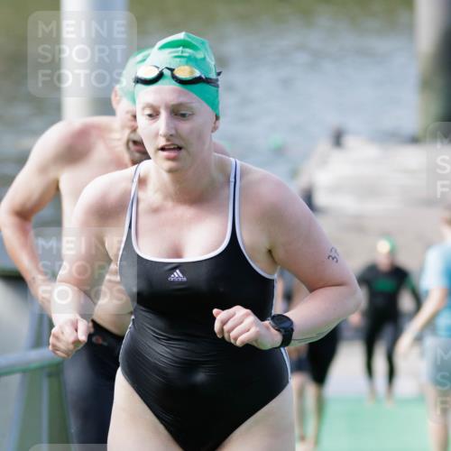 10.08.2025 - GEWOBA Citytriathlon Bremen H.Heesch http://msf.ph/oto/8552447 10.08.2025 10:29:03 Schwimmen 11, 37, 39, 77, 79, 167, 177, 195 meine-sportfotos.de