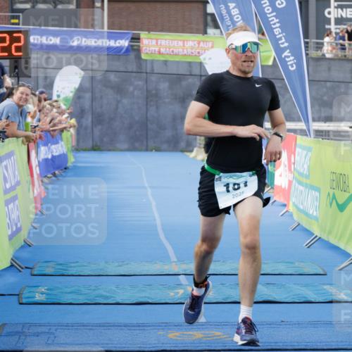 10.08.2025 - GEWOBA Citytriathlon Bremen H.Heesch http://msf.ph/oto/8552449 10.08.2025 11:22:03 Ziel 181 meine-sportfotos.de