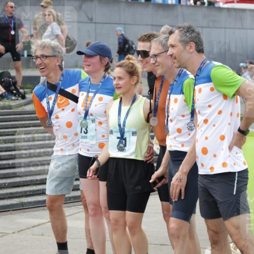 10.08.2025 - GEWOBA Citytriathlon Bremen H.Heesch http://msf.ph/oto/8552454 10.08.2025 12:10:03 Ziel  meine-sportfotos.de