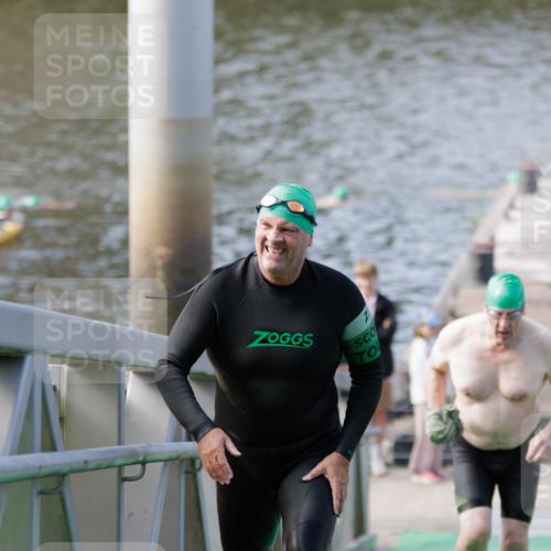 10.08.2025 - GEWOBA Citytriathlon Bremen H.Heesch http://msf.ph/oto/8552473 10.08.2025 10:29:13 Schwimmen 125, 167, 177 meine-sportfotos.de