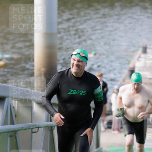 10.08.2025 - GEWOBA Citytriathlon Bremen H.Heesch http://msf.ph/oto/8552476 10.08.2025 10:29:13 Schwimmen 125, 167, 177 meine-sportfotos.de