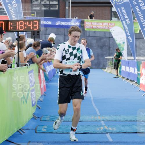 10.08.2025 - GEWOBA Citytriathlon Bremen H.Heesch http://msf.ph/oto/8552479 10.08.2025 11:22:24 Ziel 121, 153, 376 meine-sportfotos.de