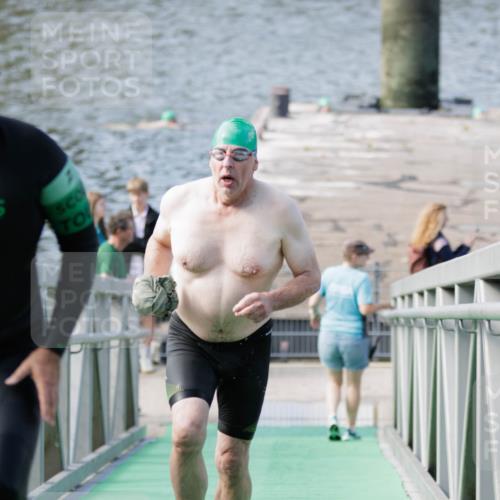 10.08.2025 - GEWOBA Citytriathlon Bremen H.Heesch http://msf.ph/oto/8552486 10.08.2025 10:29:15 Schwimmen 125, 167 meine-sportfotos.de