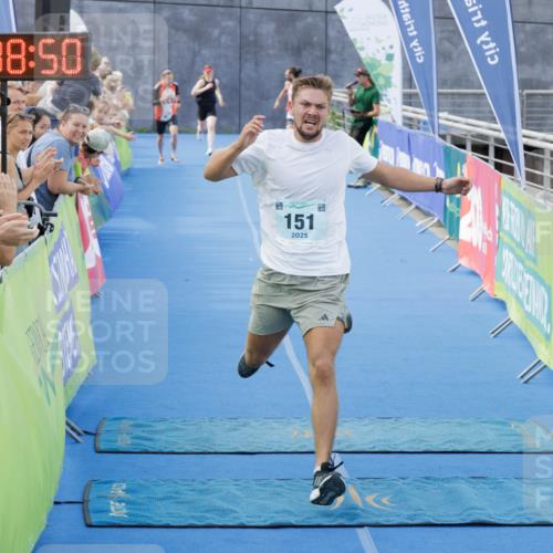 10.08.2025 - GEWOBA Citytriathlon Bremen H.Heesch http://msf.ph/oto/8552488 10.08.2025 11:22:31 Ziel 121, 151, 153 meine-sportfotos.de