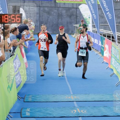 10.08.2025 - GEWOBA Citytriathlon Bremen H.Heesch http://msf.ph/oto/8552491 10.08.2025 11:22:37 Ziel 151, 161 meine-sportfotos.de