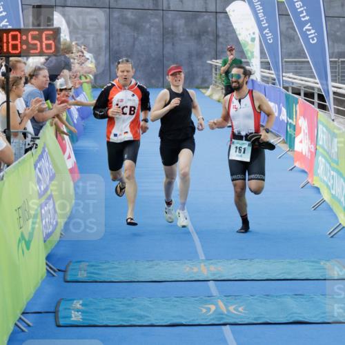 10.08.2025 - GEWOBA Citytriathlon Bremen H.Heesch http://msf.ph/oto/8552492 10.08.2025 11:22:38 Ziel 151, 161 meine-sportfotos.de