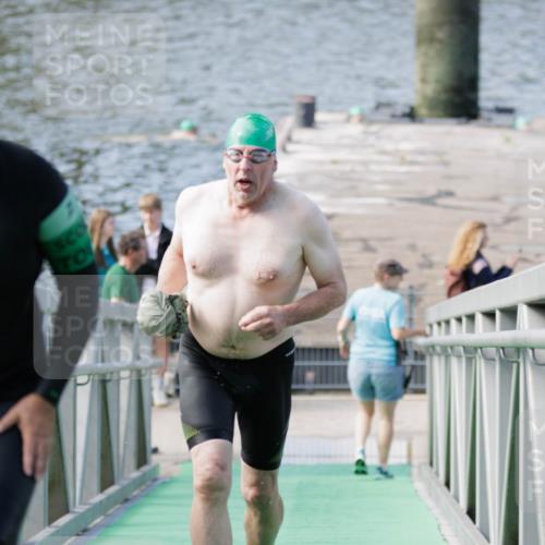10.08.2025 - GEWOBA Citytriathlon Bremen H.Heesch http://msf.ph/oto/8552494 10.08.2025 10:29:15 Schwimmen 125, 167 meine-sportfotos.de