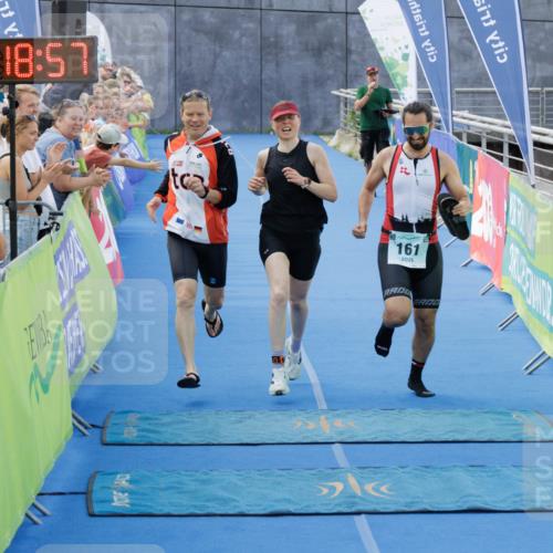 10.08.2025 - GEWOBA Citytriathlon Bremen H.Heesch http://msf.ph/oto/8552495 10.08.2025 11:22:38 Ziel 151, 161 meine-sportfotos.de