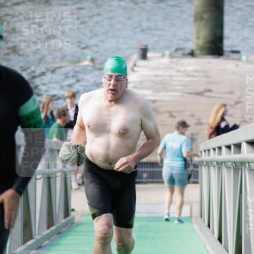 10.08.2025 - GEWOBA Citytriathlon Bremen H.Heesch http://msf.ph/oto/8552496 10.08.2025 10:29:15 Schwimmen 125, 167 meine-sportfotos.de