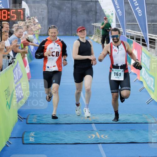10.08.2025 - GEWOBA Citytriathlon Bremen H.Heesch http://msf.ph/oto/8552497 10.08.2025 11:22:38 Ziel 151, 161 meine-sportfotos.de