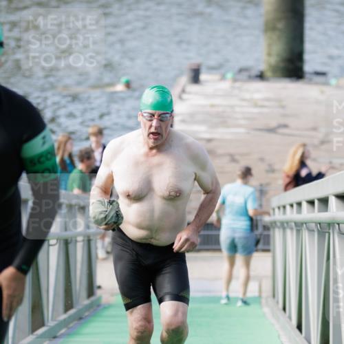 10.08.2025 - GEWOBA Citytriathlon Bremen H.Heesch http://msf.ph/oto/8552498 10.08.2025 10:29:15 Schwimmen 125, 167 meine-sportfotos.de