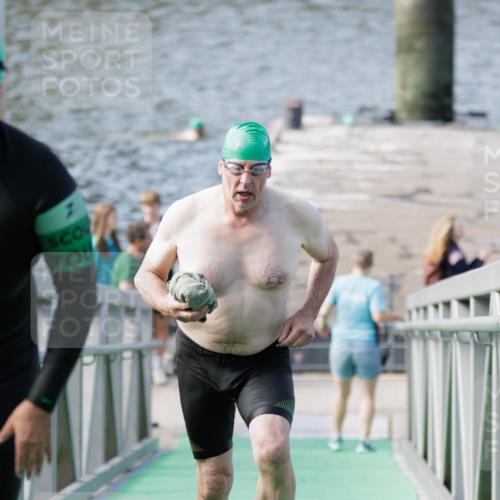 10.08.2025 - GEWOBA Citytriathlon Bremen H.Heesch http://msf.ph/oto/8552500 10.08.2025 10:29:15 Schwimmen 125, 167 meine-sportfotos.de