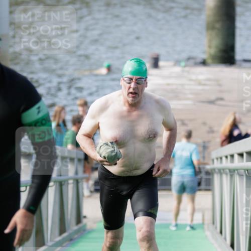 10.08.2025 - GEWOBA Citytriathlon Bremen H.Heesch http://msf.ph/oto/8552503 10.08.2025 10:29:15 Schwimmen 125, 167 meine-sportfotos.de