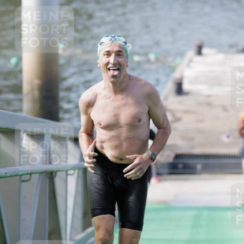 10.08.2025 - GEWOBA Citytriathlon Bremen H.Heesch http://msf.ph/oto/8552507 10.08.2025 10:29:25 Schwimmen 17, 73 meine-sportfotos.de