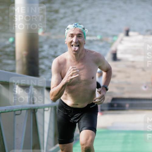10.08.2025 - GEWOBA Citytriathlon Bremen H.Heesch http://msf.ph/oto/8552509 10.08.2025 10:29:25 Schwimmen 17, 73 meine-sportfotos.de
