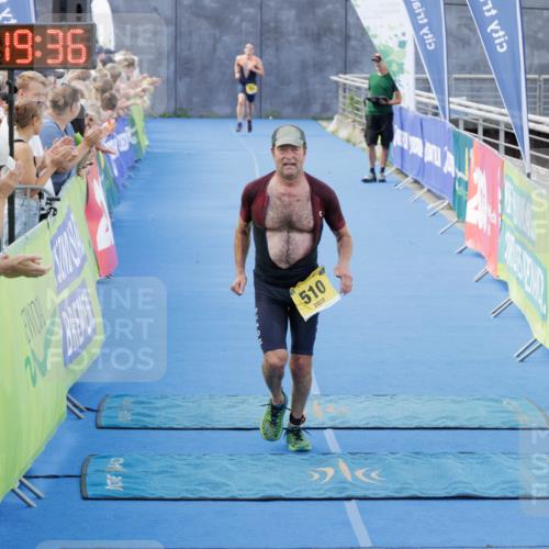 10.08.2025 - GEWOBA Citytriathlon Bremen H.Heesch http://msf.ph/oto/8552510 10.08.2025 11:23:17 Ziel 510 meine-sportfotos.de