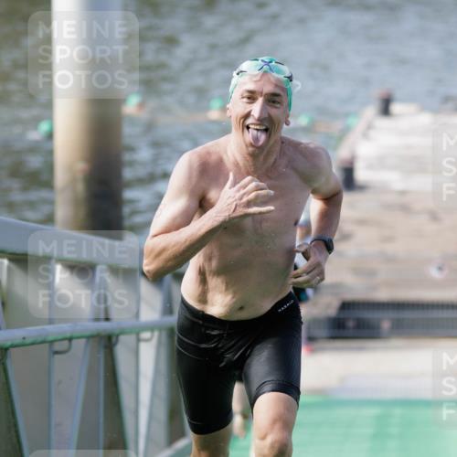 10.08.2025 - GEWOBA Citytriathlon Bremen H.Heesch http://msf.ph/oto/8552511 10.08.2025 10:29:25 Schwimmen 17, 73 meine-sportfotos.de