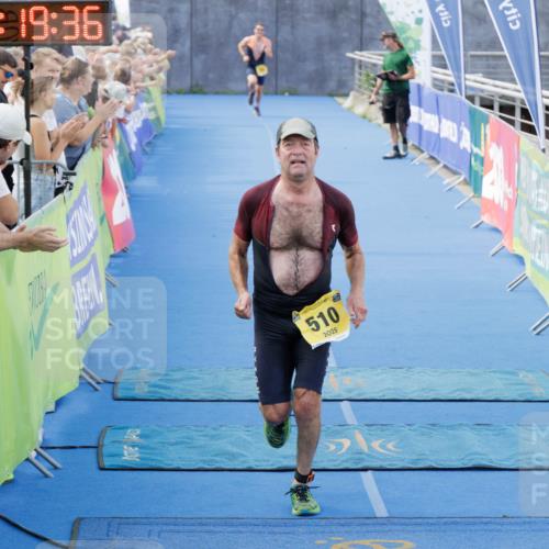 10.08.2025 - GEWOBA Citytriathlon Bremen H.Heesch http://msf.ph/oto/8552516 10.08.2025 11:23:18 Ziel  meine-sportfotos.de