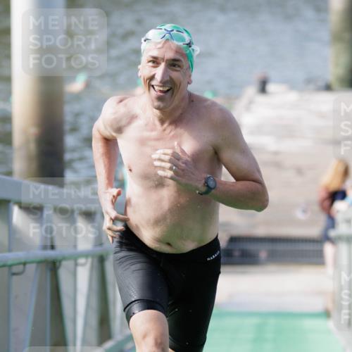 10.08.2025 - GEWOBA Citytriathlon Bremen H.Heesch http://msf.ph/oto/8552517 10.08.2025 10:29:25 Schwimmen 17, 73 meine-sportfotos.de