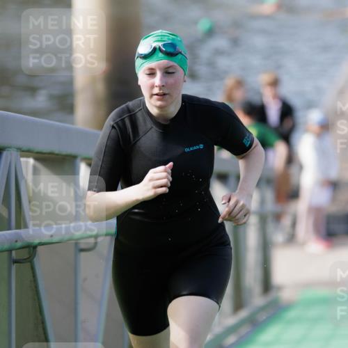 10.08.2025 - GEWOBA Citytriathlon Bremen H.Heesch http://msf.ph/oto/8552520 10.08.2025 10:29:29 Schwimmen 17, 73 meine-sportfotos.de