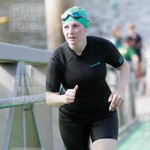 10.08.2025 - GEWOBA Citytriathlon Bremen H.Heesch http://msf.ph/oto/8552533 10.08.2025 10:29:30 Schwimmen 17, 73 meine-sportfotos.de
