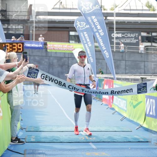 10.08.2025 - GEWOBA Citytriathlon Bremen H.Heesch http://msf.ph/oto/8552536 10.08.2025 13:17:21 Ziel 554 meine-sportfotos.de