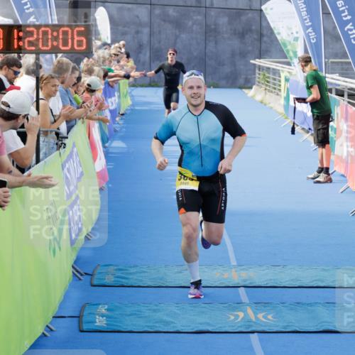 10.08.2025 - GEWOBA Citytriathlon Bremen H.Heesch http://msf.ph/oto/8552541 10.08.2025 11:23:48 Ziel 363, 409 meine-sportfotos.de