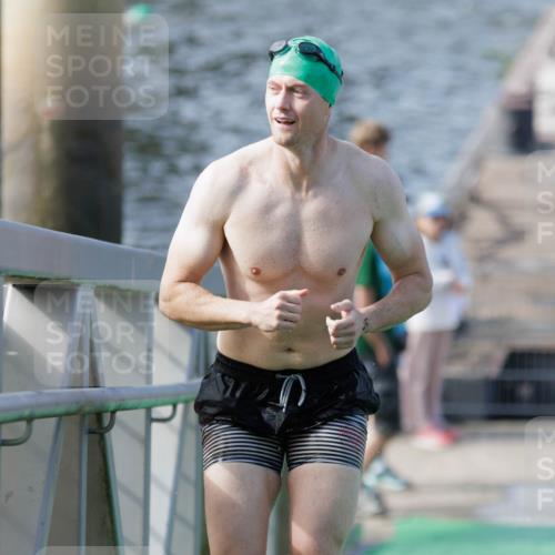 10.08.2025 - GEWOBA Citytriathlon Bremen H.Heesch http://msf.ph/oto/8552544 10.08.2025 10:29:40 Schwimmen 15 meine-sportfotos.de
