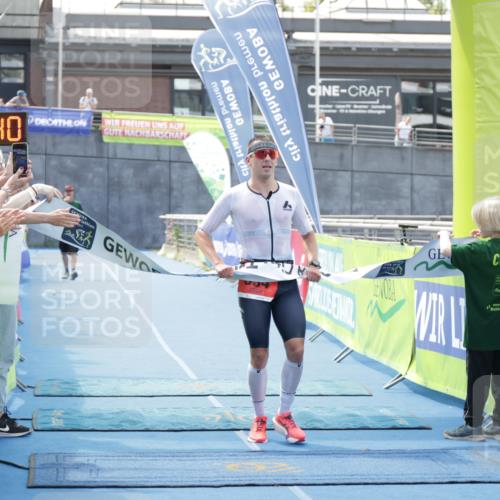 10.08.2025 - GEWOBA Citytriathlon Bremen H.Heesch http://msf.ph/oto/8552546 10.08.2025 13:17:21 Ziel 554 meine-sportfotos.de