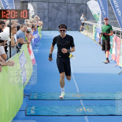 10.08.2025 - GEWOBA Citytriathlon Bremen H.Heesch http://msf.ph/oto/8552550 10.08.2025 11:23:52 Ziel 363, 409 meine-sportfotos.de