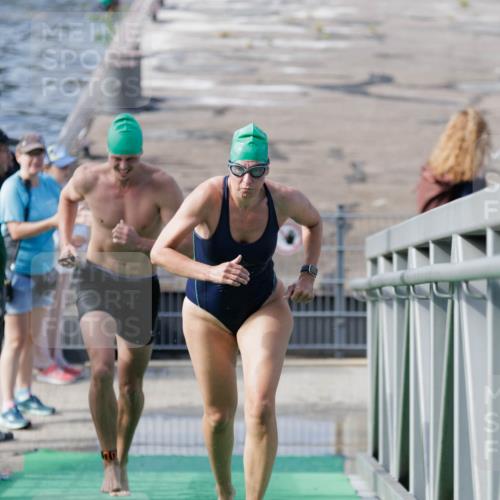10.08.2025 - GEWOBA Citytriathlon Bremen H.Heesch http://msf.ph/oto/8552553 10.08.2025 10:29:55 Schwimmen 41, 149 meine-sportfotos.de