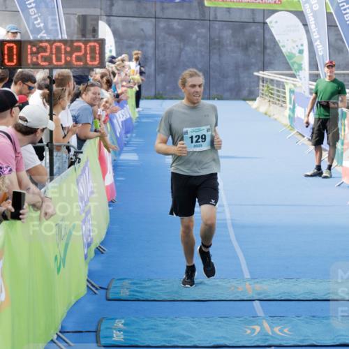 10.08.2025 - GEWOBA Citytriathlon Bremen H.Heesch http://msf.ph/oto/8552559 10.08.2025 11:24:02 Ziel 129 meine-sportfotos.de