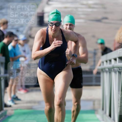 10.08.2025 - GEWOBA Citytriathlon Bremen H.Heesch http://msf.ph/oto/8552567 10.08.2025 10:29:57 Schwimmen 41, 149 meine-sportfotos.de