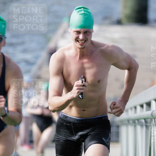10.08.2025 - GEWOBA Citytriathlon Bremen H.Heesch http://msf.ph/oto/8552579 10.08.2025 10:30:00 Schwimmen 41, 149, 175 meine-sportfotos.de