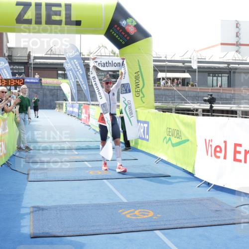 10.08.2025 - GEWOBA Citytriathlon Bremen H.Heesch http://msf.ph/oto/8552580 10.08.2025 13:17:23 Ziel 554 meine-sportfotos.de