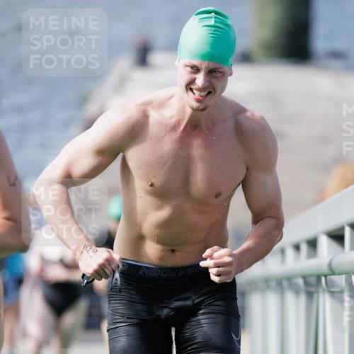 10.08.2025 - GEWOBA Citytriathlon Bremen H.Heesch http://msf.ph/oto/8552584 10.08.2025 10:30:00 Schwimmen 41, 149, 175 meine-sportfotos.de