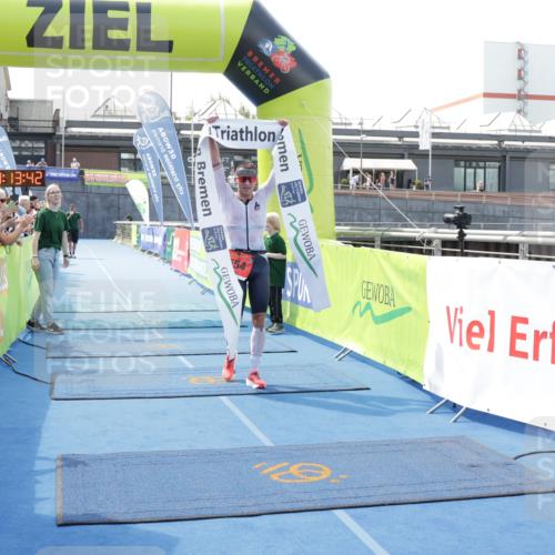 10.08.2025 - GEWOBA Citytriathlon Bremen H.Heesch http://msf.ph/oto/8552586 10.08.2025 13:17:24 Ziel 554 meine-sportfotos.de