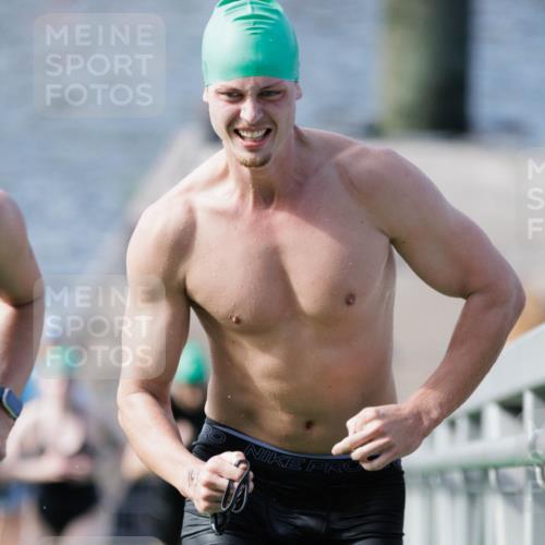 10.08.2025 - GEWOBA Citytriathlon Bremen H.Heesch http://msf.ph/oto/8552591 10.08.2025 10:30:00 Schwimmen 41, 149, 175 meine-sportfotos.de