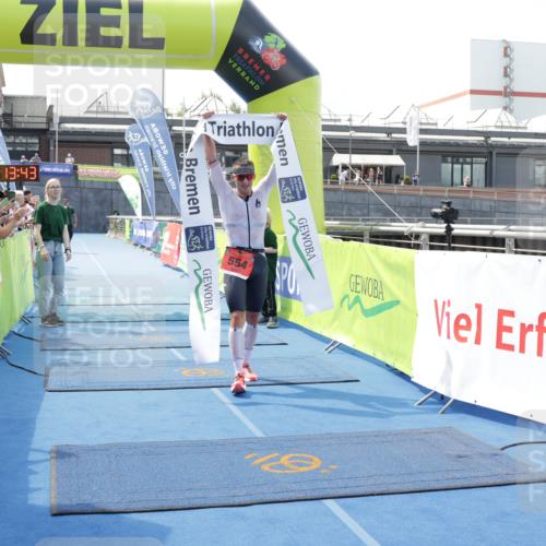 10.08.2025 - GEWOBA Citytriathlon Bremen H.Heesch http://msf.ph/oto/8552592 10.08.2025 13:17:24 Ziel 554 meine-sportfotos.de