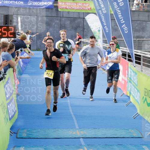 10.08.2025 - GEWOBA Citytriathlon Bremen H.Heesch http://msf.ph/oto/8552593 10.08.2025 11:24:33 Ziel 81, 389, 414 meine-sportfotos.de